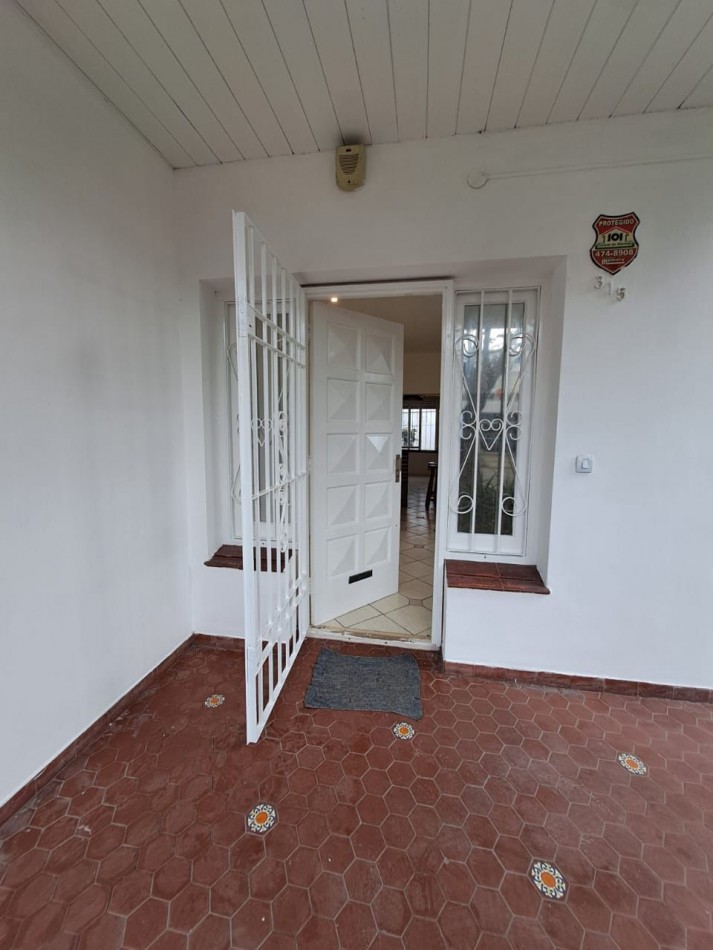 CHALET EN PH DE 4 AMBIENTES  CON GARAJE MAS TROTADORA Y PATIO EN PARQUE LURO