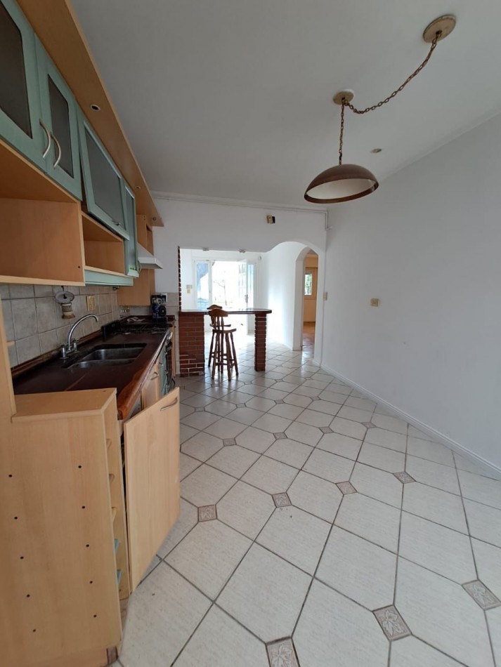 CHALET EN PH DE 4 AMBIENTES  CON GARAJE MAS TROTADORA Y PATIO EN PARQUE LURO