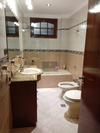 CHALET DE 6 AMBIENTES CON QUINCHO Y PISCINA EN COLINAS PERALTA RAMOS (APTO CREDITO)
