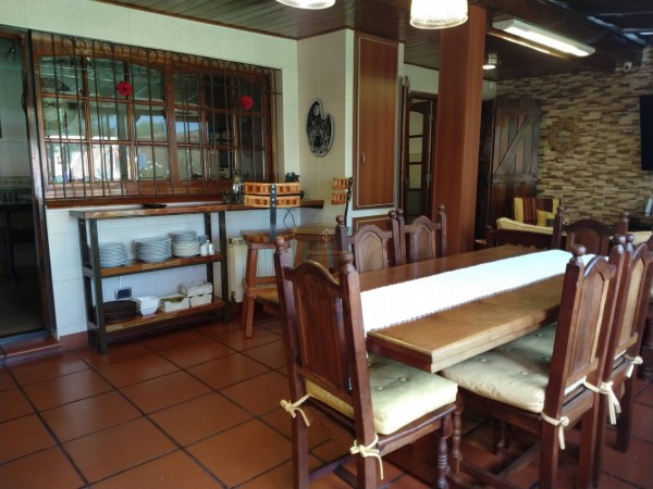 CHALET DE 6 AMBIENTES CON QUINCHO Y PISCINA EN COLINAS PERALTA RAMOS (APTO CREDITO)