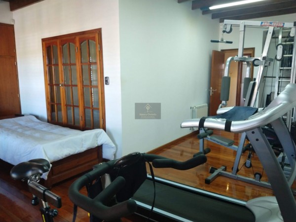 CHALET DE 6 AMBIENTES CON QUINCHO Y PISCINA EN COLINAS PERALTA RAMOS (APTO CREDITO)