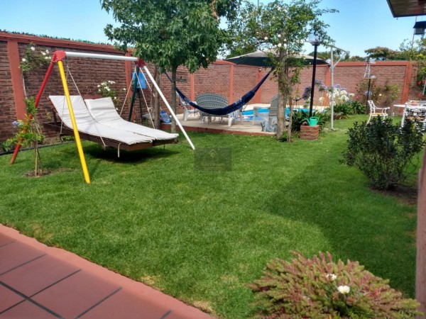 CHALET DE 6 AMBIENTES CON QUINCHO Y PISCINA EN COLINAS PERALTA RAMOS (APTO CREDITO)