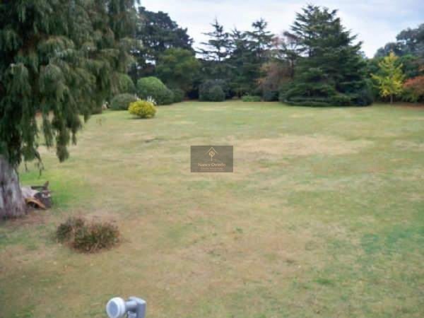 CASA QUINTA DE 6 AMBIENTES SOBRE UNA SUPERFICIE DE 1 HECTAREA DE PARQUE