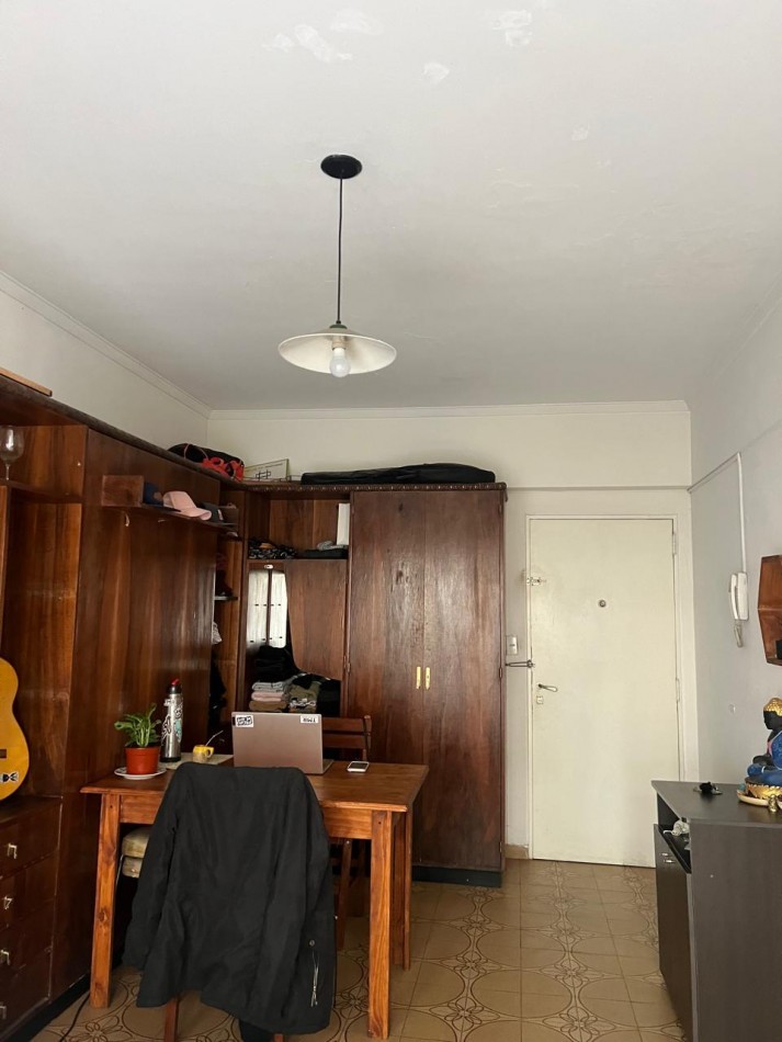 DEPARTAMENTO DE 1 AMBIENTE CON BALCON A LA CALLE Y COCHERA E EN EL CENTRO. APTO CREDITO