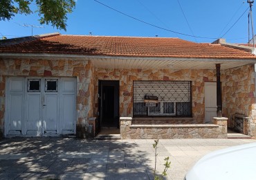 CHALET 3 AMBIENTES CON PARQUE, GARAGE Y QUINCHO