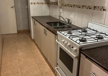 DEPARTAMENTO 3 AMBIENTES AL CONTRAFRENTE CON BALCON, EN 1ER. PISO POR ESCALERA
