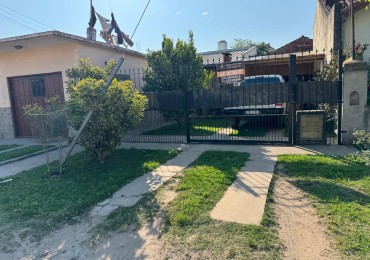 CASA 4 AMBIENTES CON LOCAL SOBRE CALLE SANTA CECILIA Y PUAN