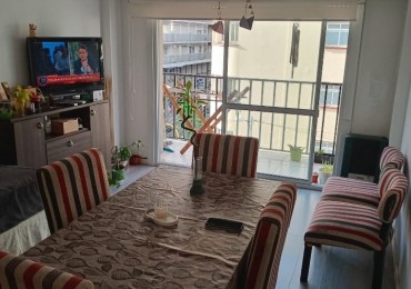 DEPARTAMENTO 3 AMB CON BALCON SALIENTE A LA CALLE EN EL CENTRO. APTO CREDITO