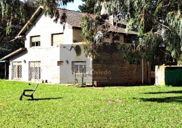 CASA QUINTA DE 6 AMBIENTES SOBRE UNA SUPERFICIE DE 1 HECTAREA DE PARQUE